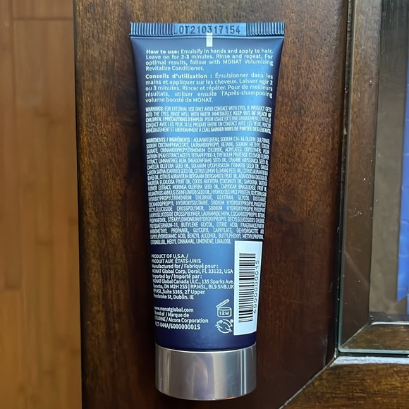Monat  - Volumizing Revitalize Shampoo with Rejuveniqe - Picture 4 of 4